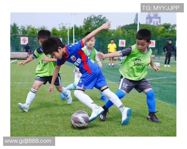 欧洲足球明星之歌视频展现绿茵场上的激情与荣耀